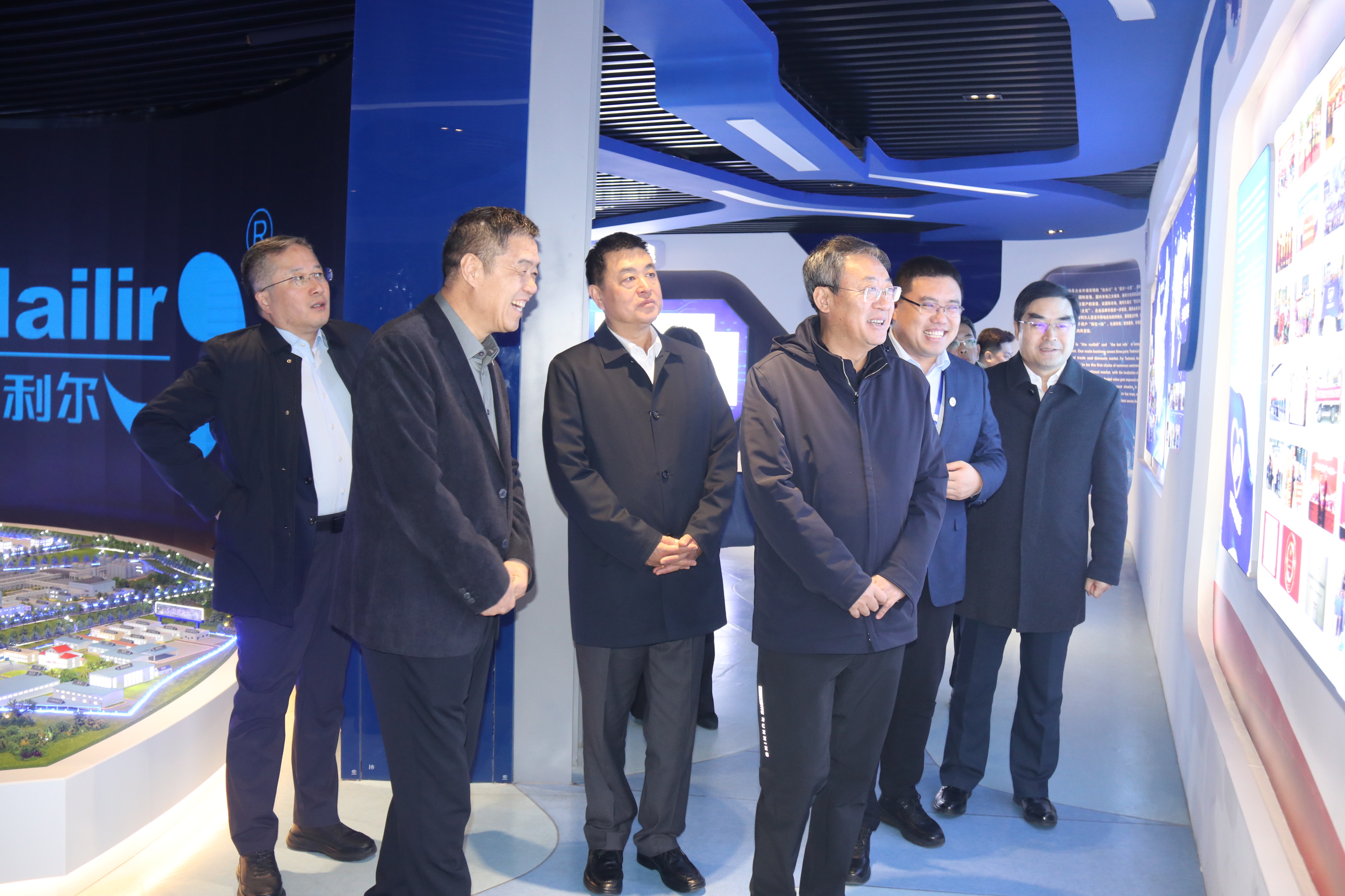 省委统战部副部长、省工商联党组书记张鲲一行来威廉希尔williamhill集团调研指导工作