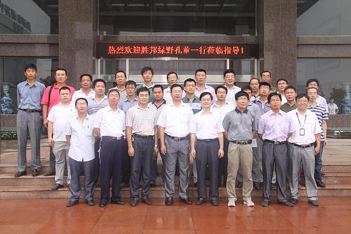 山东胜邦绿野化学考察团来威廉希尔williamhill参观