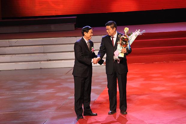 威廉希尔williamhill集团获“富民兴农标杆企业”殊荣