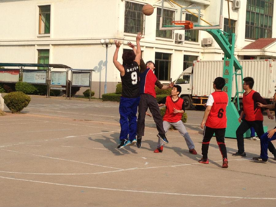 威廉希尔williamhill工厂篮球对抗赛圆满结束