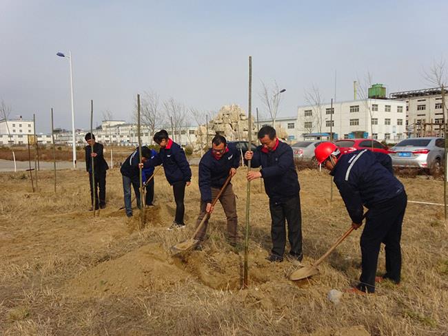 山东威廉希尔williamhill化工两年植树500余棵